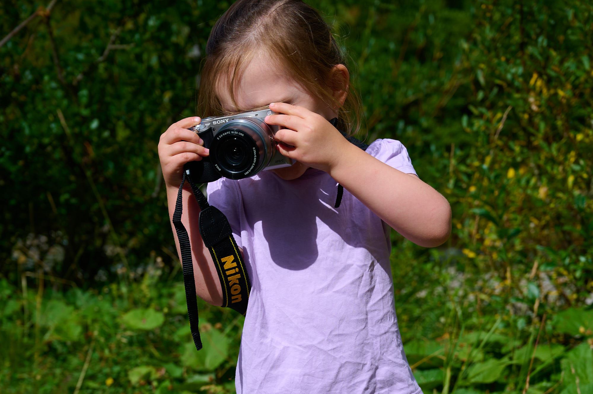 Kinder entdecken ihre Umgebung durch Fotografie ganz neu.