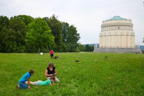 Eine Wiese mit ihren Bewohnern ist Fotomotiv während eines Foto-Workshops.