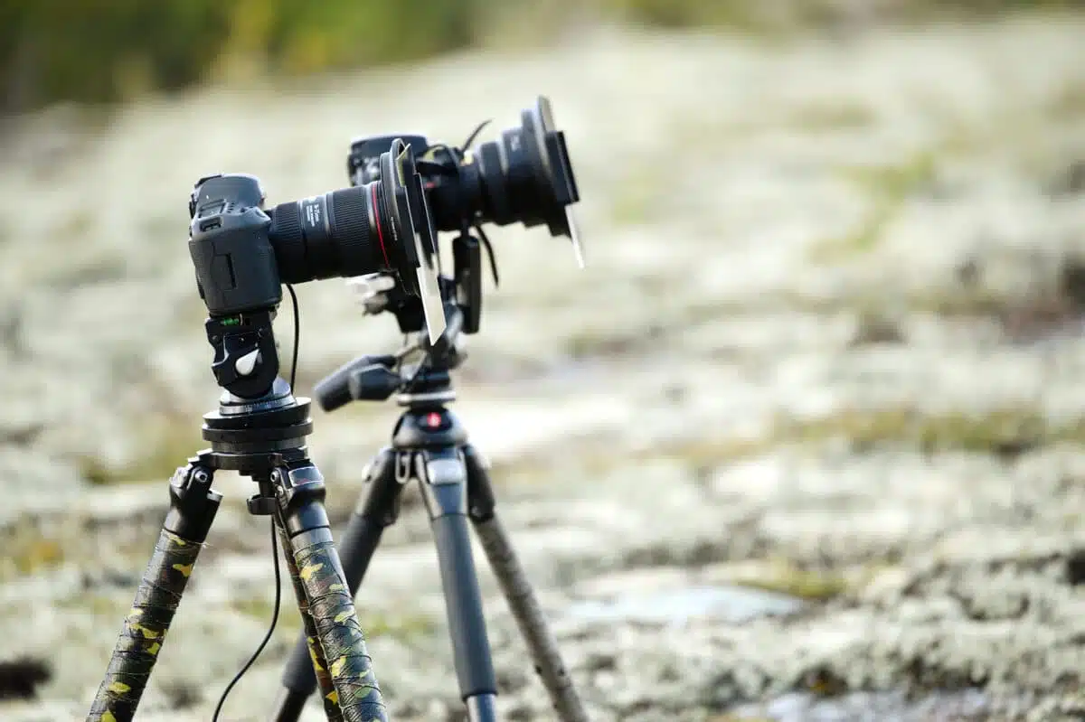 Zwei Kamera mit Einschubfiltern für die Landschaftsfotografie.